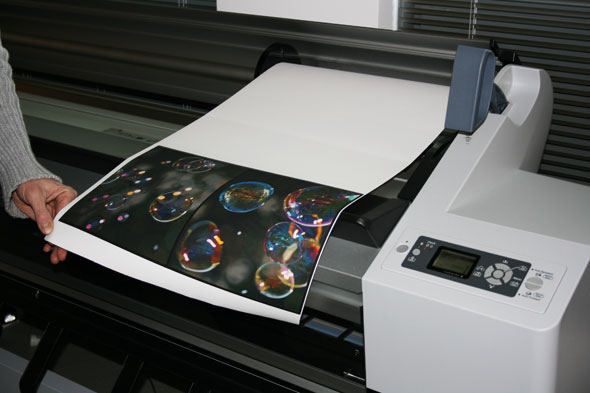 Printing the first colour proof on canvas for Giclee.
